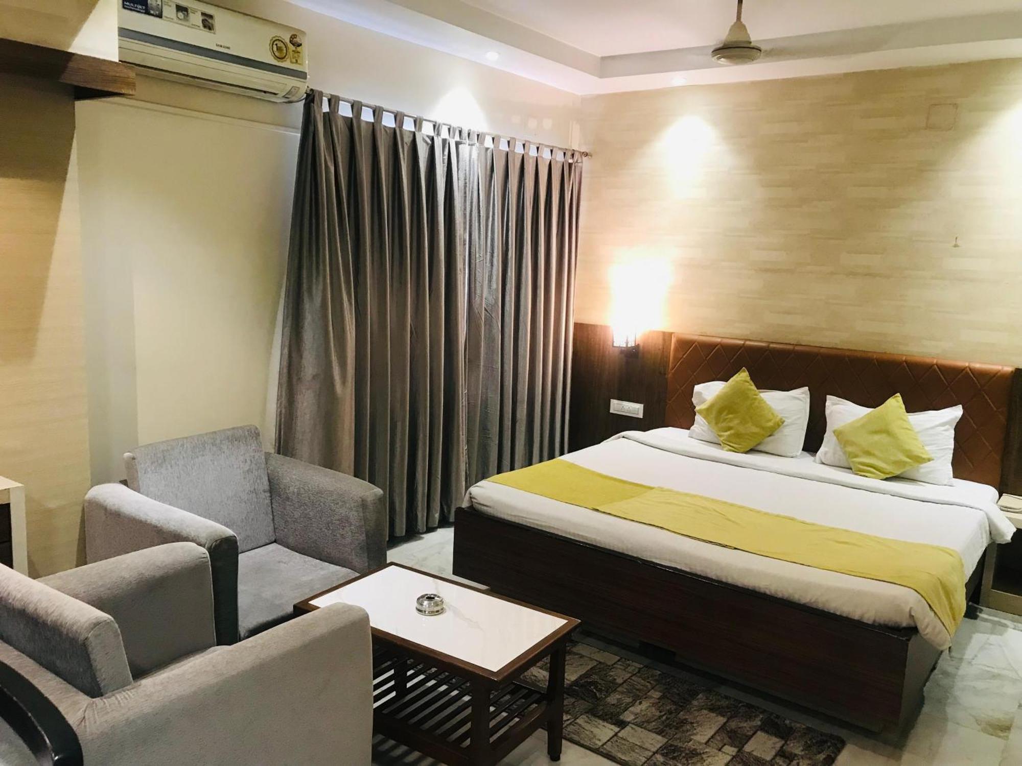 Pallavi International Kolkata Bagian luar foto